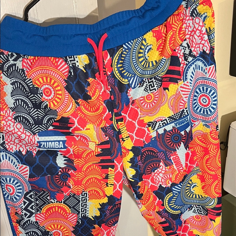Zumba Fitness Women’s Colorful Patterned Work out pants Bottoms. EUC